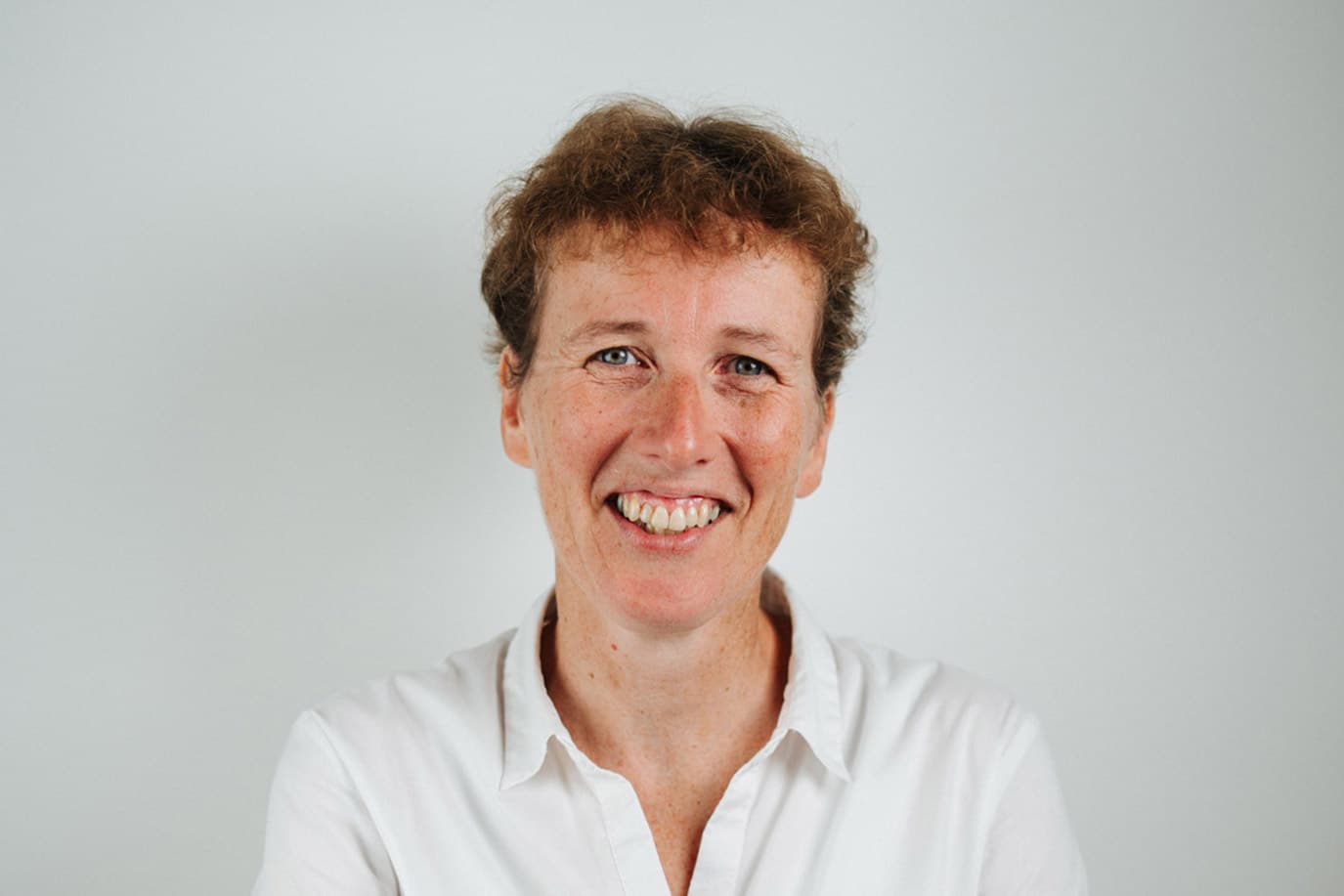 HELLO BEAUTY Marketing GmbH - Corine Pleunis de Vaal HELLO BEAUTY Marketing GmbH - Corine Pleunis de Vaal - Ich erstelle die Basis der Kampagnen und kann es nie erwarten die finalen Ergebnisse zu erfahren. Ich bin ein Teil davon und stolz darauf.