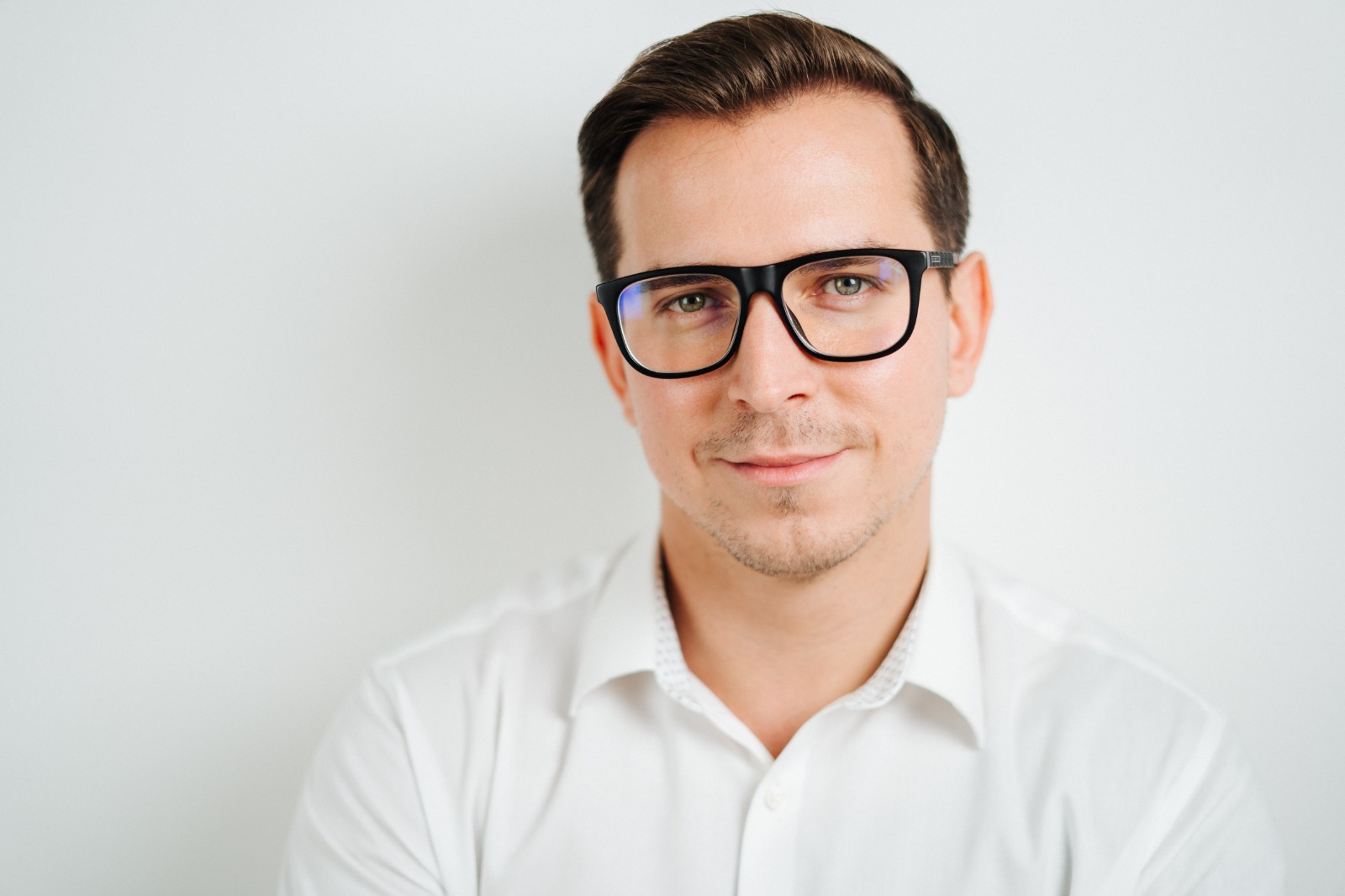 HELLO BEAUTY Marketing GmbH - Josip Maric HELLO BEAUTY Marketing GmbH - Josip Maric - Hello Beauty ist wie ein neuronales Netz, das alles miteinander verbindet. Institute mit deren Neukunden, Hersteller mit deren neuen repräsentativen Instituten….